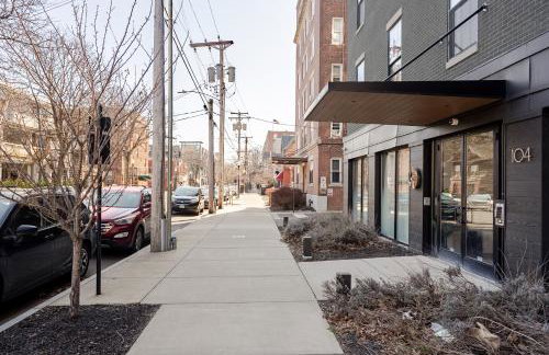 Modern & Spacious 2BR Apartment with Gym & Parking - Photo 37