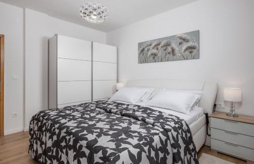 Apartment Flowers - Photo 9