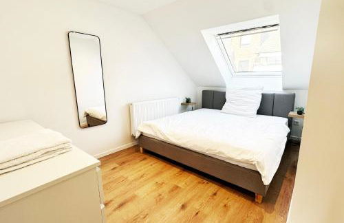 Suite-Apartment zentral in Krefeld mit hohen Decken - Foto 3