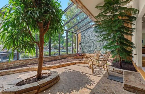 NEW! 4BR I Indoor Pool on the Bay in Boat Town USA - Foto 70