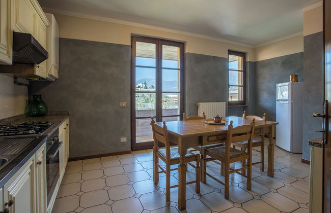 Spacious Villa Over two Floors, Amazing View and Private Garden for 9 Guests - Photo 12