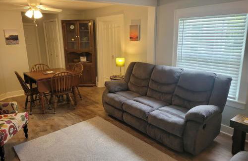 The Lily Pad on Benzie Blvd - Super Cute! - Foto 18