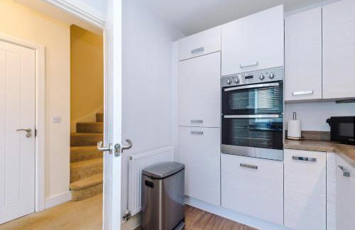 Relax in Style at Wedgwood House 3 BR Home with Garden & Parking - Foto 14