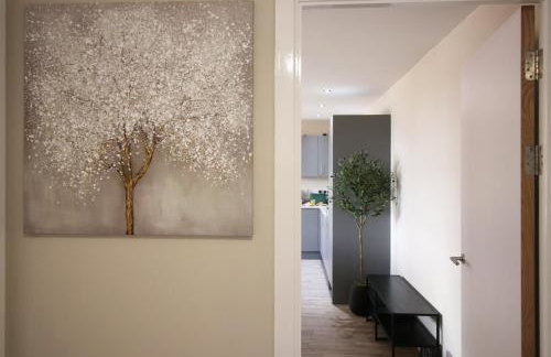 Elegant 2BR w/ Pool Table in Prime Location - Foto 64