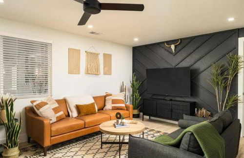 Wild West Disco Haus! Sleeps 12, Hot Tub + Gym! - Foto 11