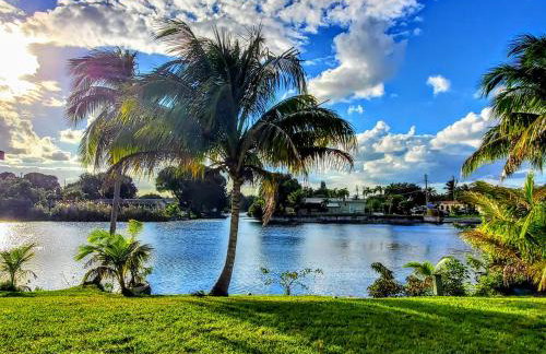 Lakefront Vacation Home - Sleeps 8 - Foto 21