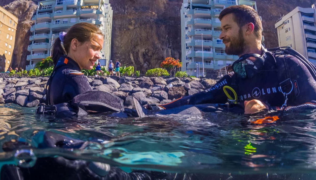 Bautismo de buceo en Radazul - Foto 1