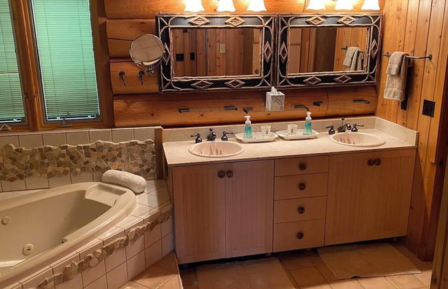 Two Bear Lodge on Lost Land Lake - Photo 8