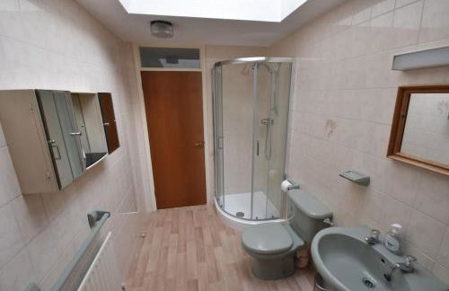 Canalside Manor House Annexe with Secure Parking - Photo 3