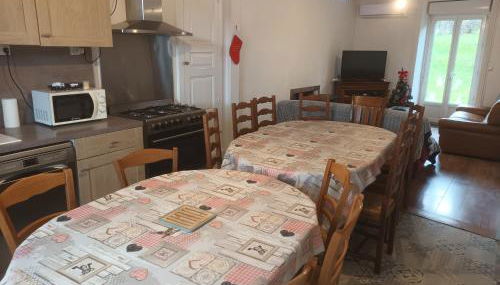 Gite au sein du Parc des Volcans d'Auvergne, tous commerces à pied - Foto 2