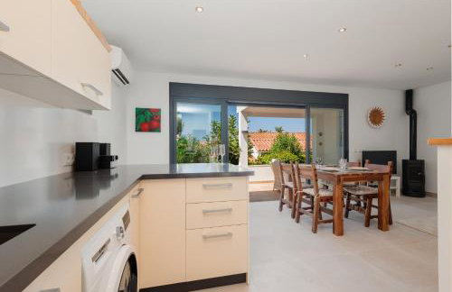 Holiday home with large sunny terrace, Costabella - Foto 19