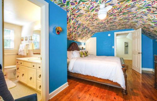 Colorful Roanoke Vacation Rental with Hot Tub! - Foto 10