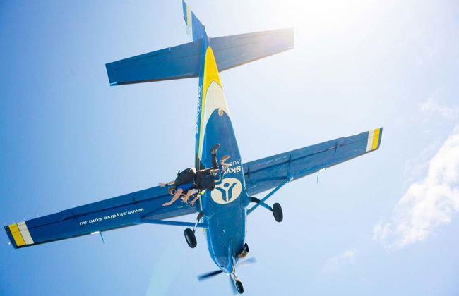 Skydiving in Melbourne - Photo 3