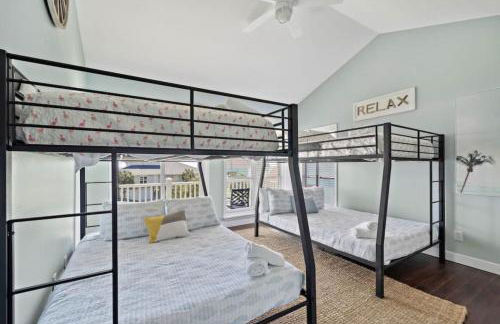 3-story beach house with incredible ocean views, steps to the beach - Photo 21