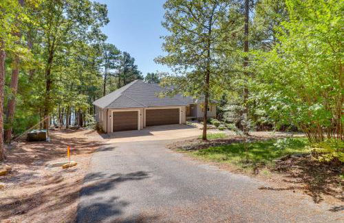 Luxury Lakefront Retreat with Deck and Patio! - Foto 42