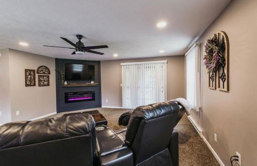 Indoor Hot-Tub! Spacious & Updated MQT Township Home! - Photo 16