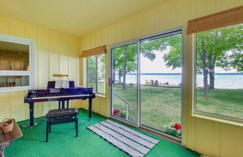 Waterfront Torch Lake Cottage with Dock and Fire Pit! - Foto 12