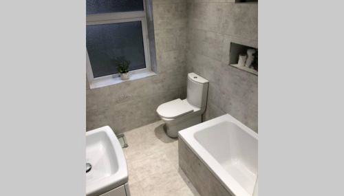 Stunning Bebington Maisonette - large private drive and entrance, good transport links - Foto 5