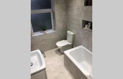 Stunning Bebington Maisonette - large private drive and entrance, good transport links - Foto 5