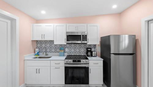 Charming Suite with Balcony and Bikes in Historic Sandpiper Inn - Foto 4