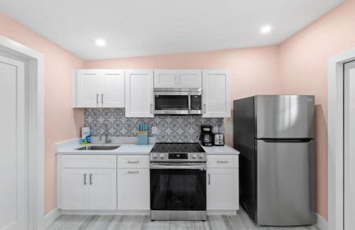 Charming Suite with Balcony and Bikes in Historic Sandpiper Inn - Foto 4