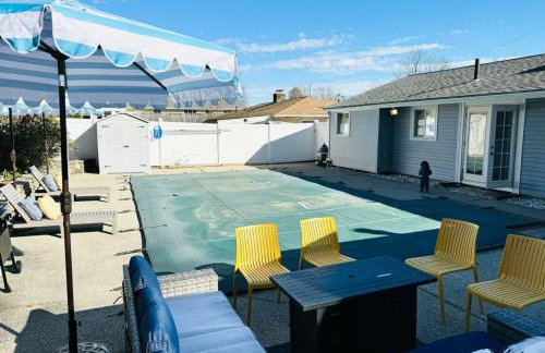 Spacious Poolside Boston Stay Sleeps 8 Pet Friendly - Foto 18