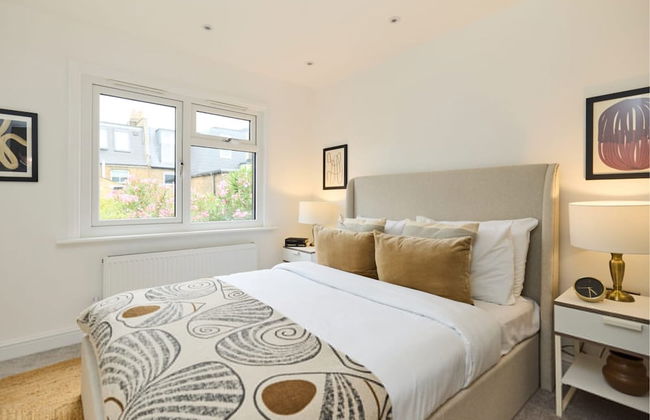 The Shepherd s Bush Wonder - Trendy 4bdr Home With Garden Terrace - Photo 6