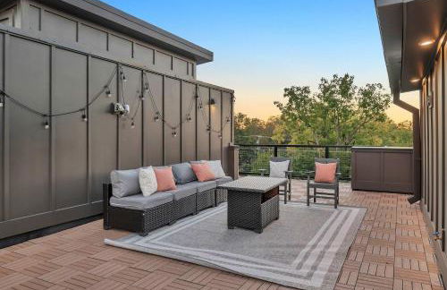 New 2 Luxe Townhomes with Rooftops Sleeps 24 - Foto 8