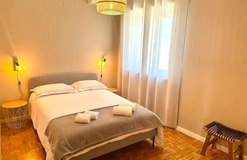 Renovado com AC, 2 WC completos, terraço e garagem - Foto 7