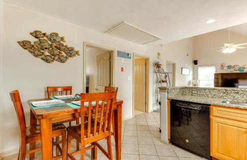 Walk to East Beach Apt with Outdoor Space - Photo 10