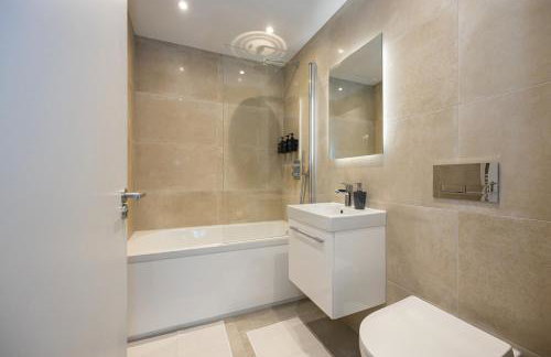 Modern 2 Bed near Wythenshawe Hospital and Manchester Airport With Parking - Foto 7