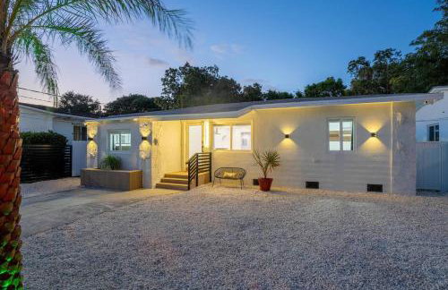 5BR HotTubPoolTableMiniGolf 7 min to Wynwood - Foto 32