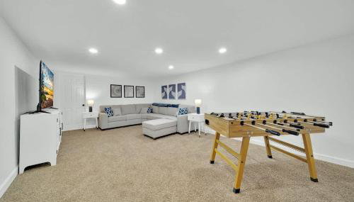 HUGE Modern Family Home- Modern, Fully Stocked, Weekly Savings - Foto 4