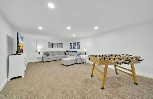 HUGE Modern Family Home- Modern, Fully Stocked, Weekly Savings - Foto 8