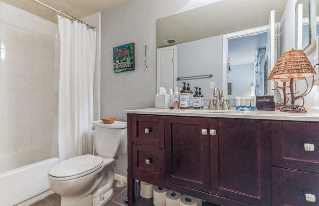 Cozy Retreat in Central East Austin - Photo 16