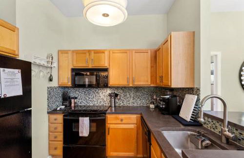 Warehouse District Modern Condo with Private Garage - Foto 12