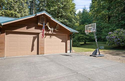 Iron Mountain - Spacious Secluded Lodge with Hot Tub & Game Room - Photo 74