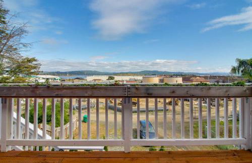 1 Mi to Dtwn Coos Bay Sleek Apt with Deck and Views! - Foto 25