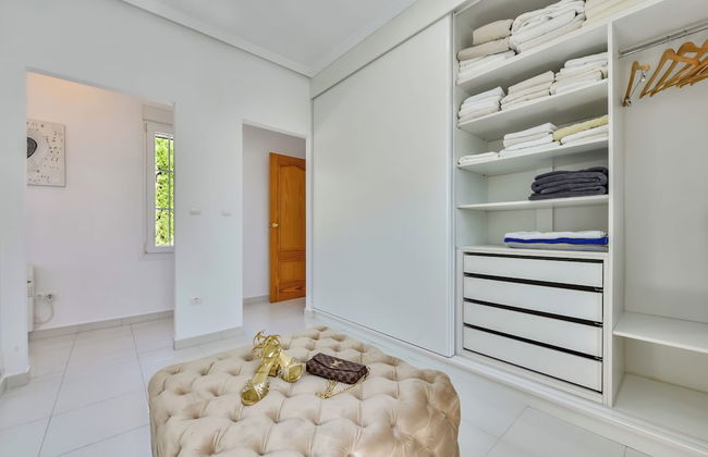 4bed Villa Sleeps 8- Pool, Garden, Bbq, Near Beach - Foto 25