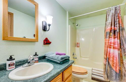 Furnished Deck with Forested Views Manawa Home! - Foto 19