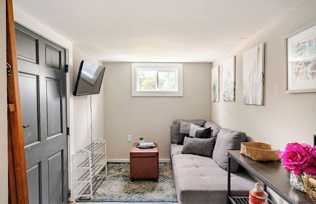 Wonderful Getaway Houston 2BR w/Balcony Views - Photo 12