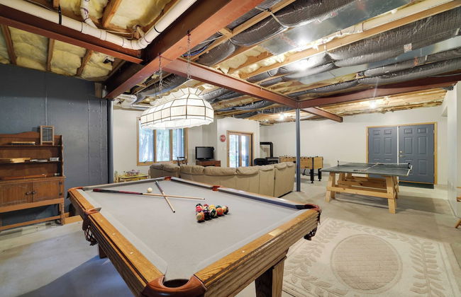 Elk Hollow by Avantstay Lakefront Chalet w/ Game Room & Fire Pit - Photo 20