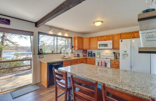 Near Skiing Lakefront Gem with Kayaks in Long Pond - Foto 11