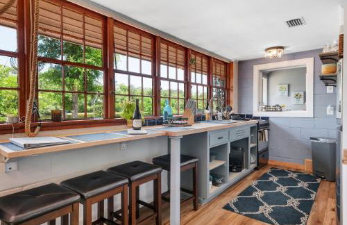 Waterfront on Lake Talquin - Near FSU - Stunning Views - 2 Story Deck - Fire Pit - Fast 1000 mbps Internet - 3 min from Boat Ramp - Foto 4