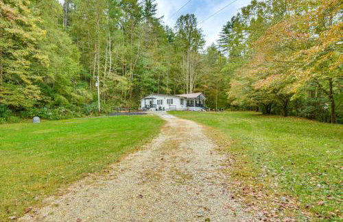 Enchanting Creekside Cottage with Hot Tub - Foto 29
