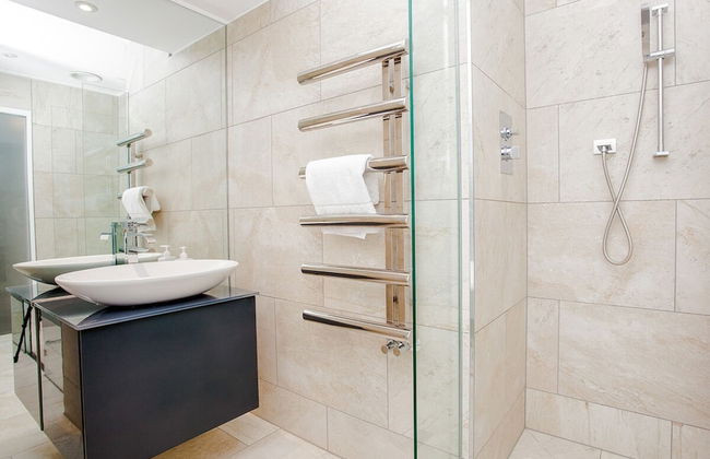 Exquisite 2 Bedroom Apartment In Bank - Photo 16