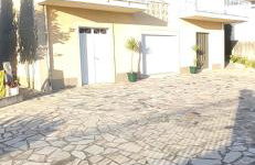 Casa com jardim privado e estacionamento no interior - Foto 4
