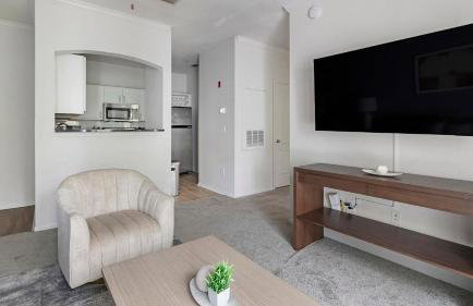 Landing Modern 1BD Game Room Gym - Photo 5