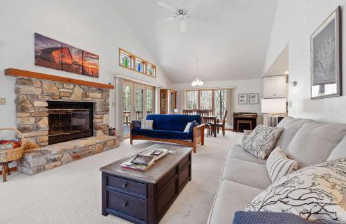 Blue Skies and Cherry Pies by Simple Life Rentals - Foto 2