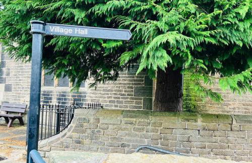 Elegant Hayfield Escape - Heart of Peak District - Photo 44